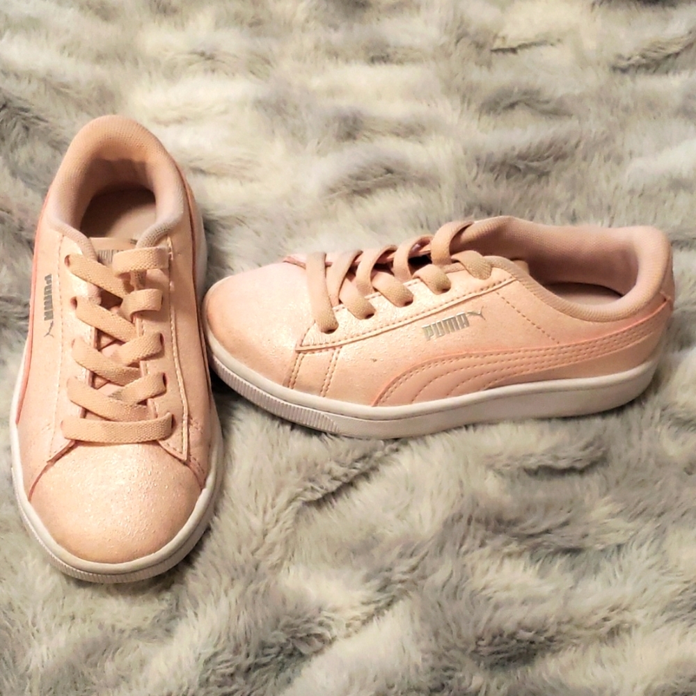 PUMA SNEAKERS GIRLS KID SIZE 11